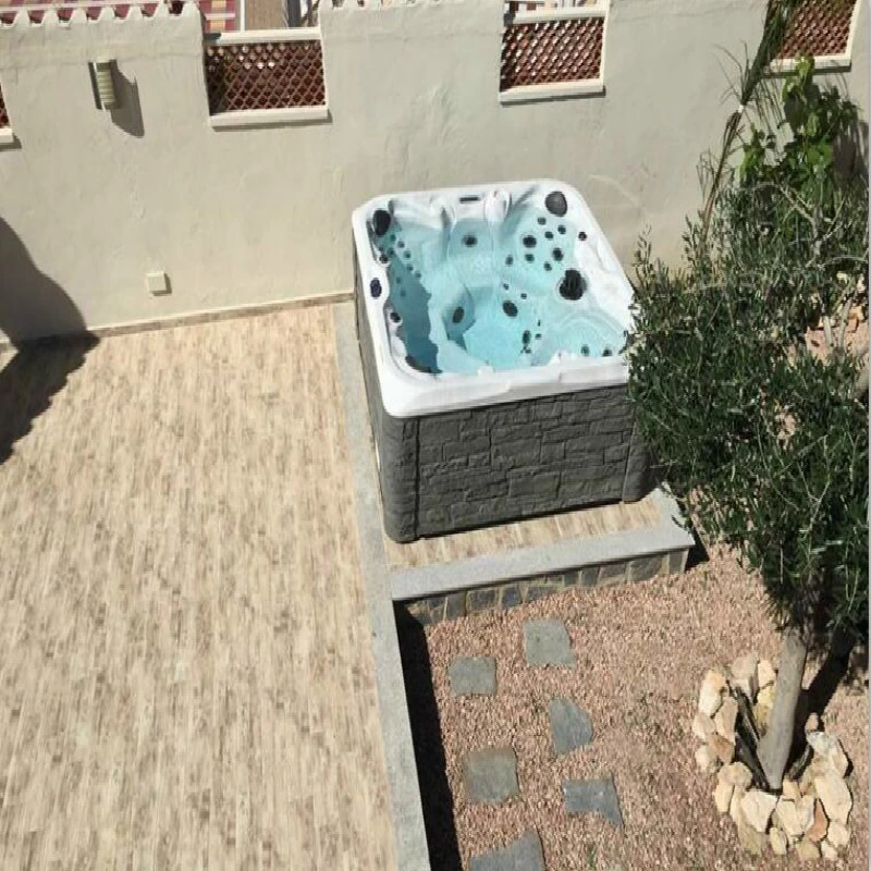 Outdoor Massage Bathtub Whirlpool for 4 Persons